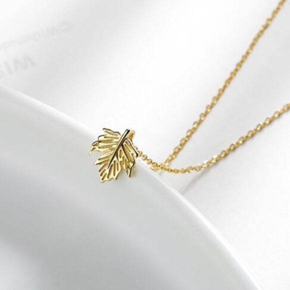 925 Maple Leaf Necklace - Picture 4 of 14